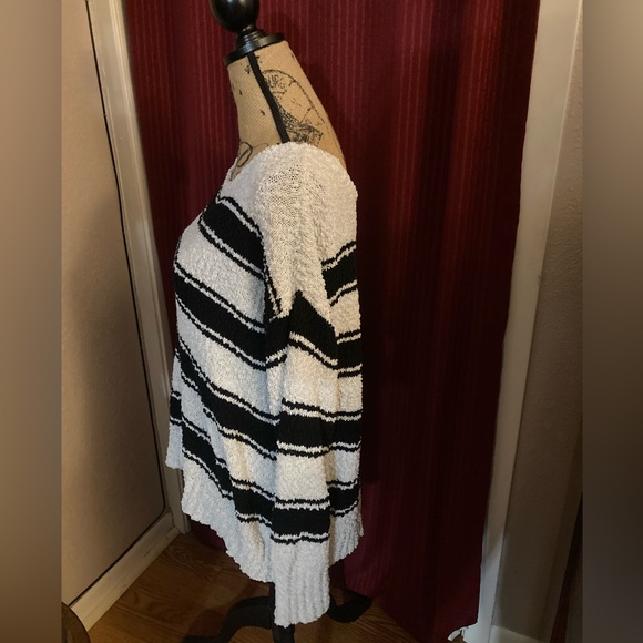 Maurices black and white popcorn sweater, size large - Picture 2 of 4